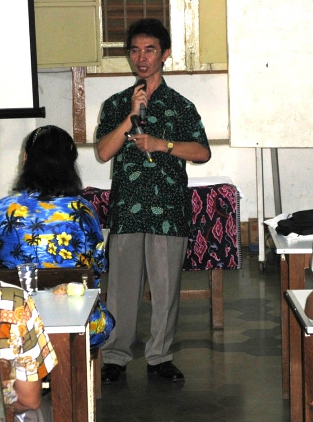 4 Mengajar di KEP Gereja St Yusuf CirebonPAKAI_1